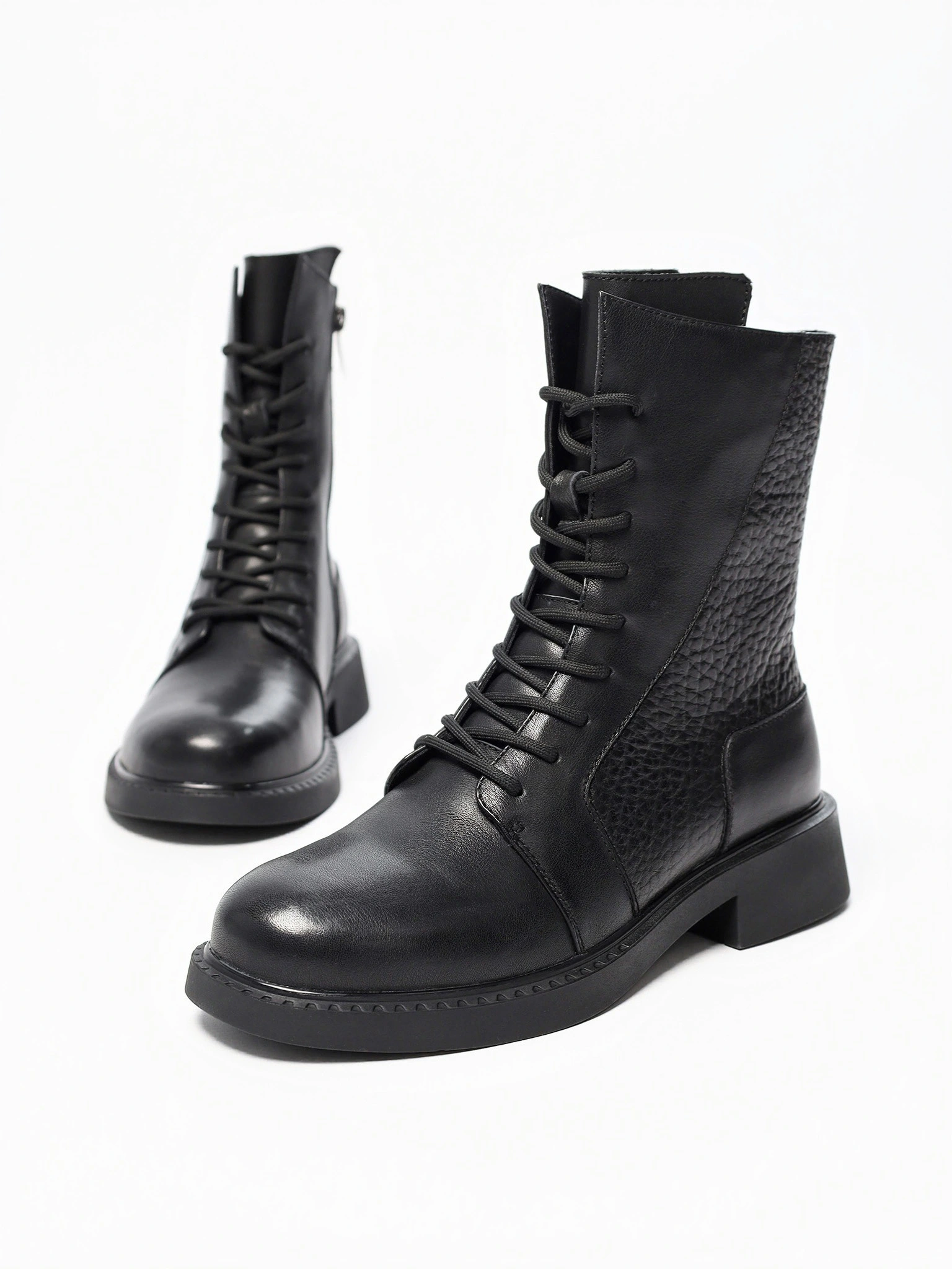 Ботинки черного цвета на среднем широком каблуке